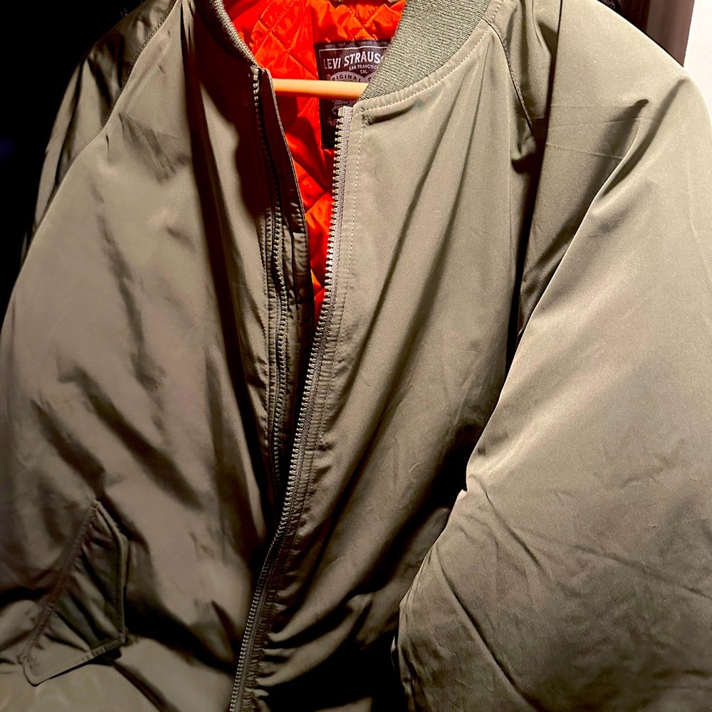 Levi’s men’s green bomber coat Large